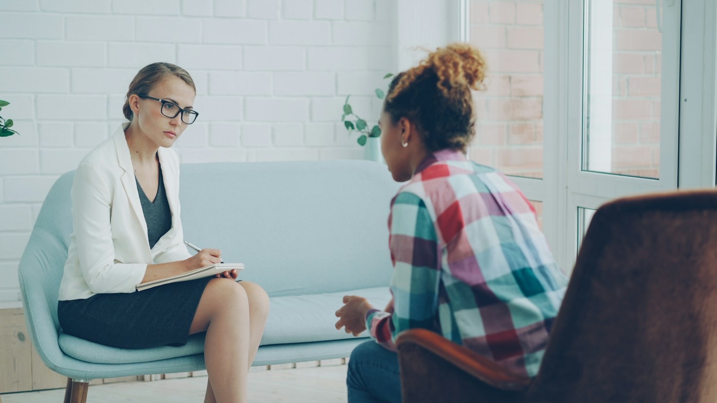 Navigating Modern Romance: A Dating Counselor’s Honest Advice